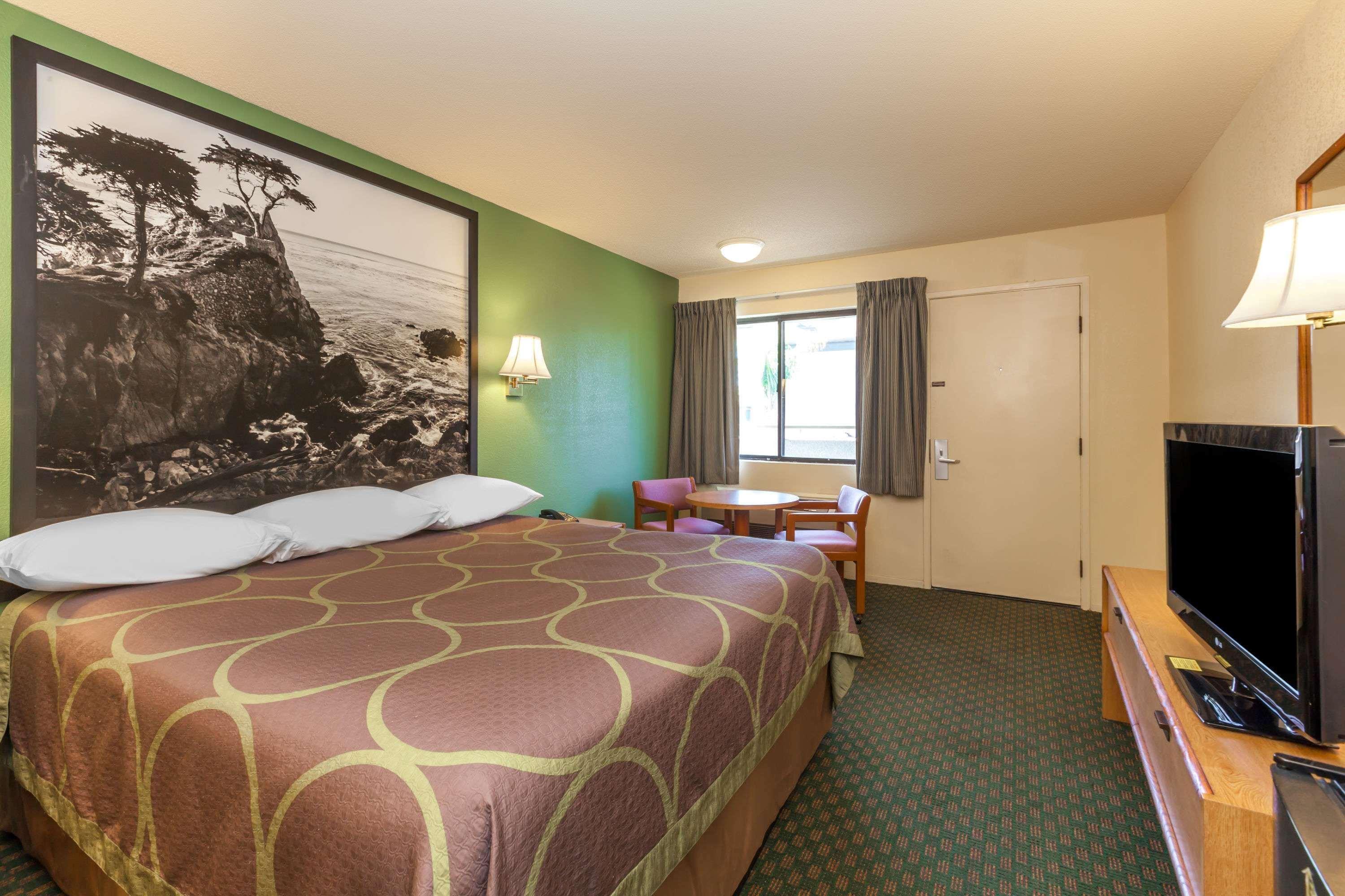 Hotel Mission *