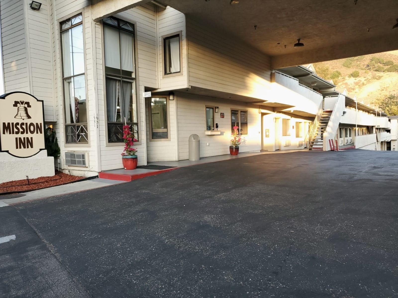 Hotel Mission *