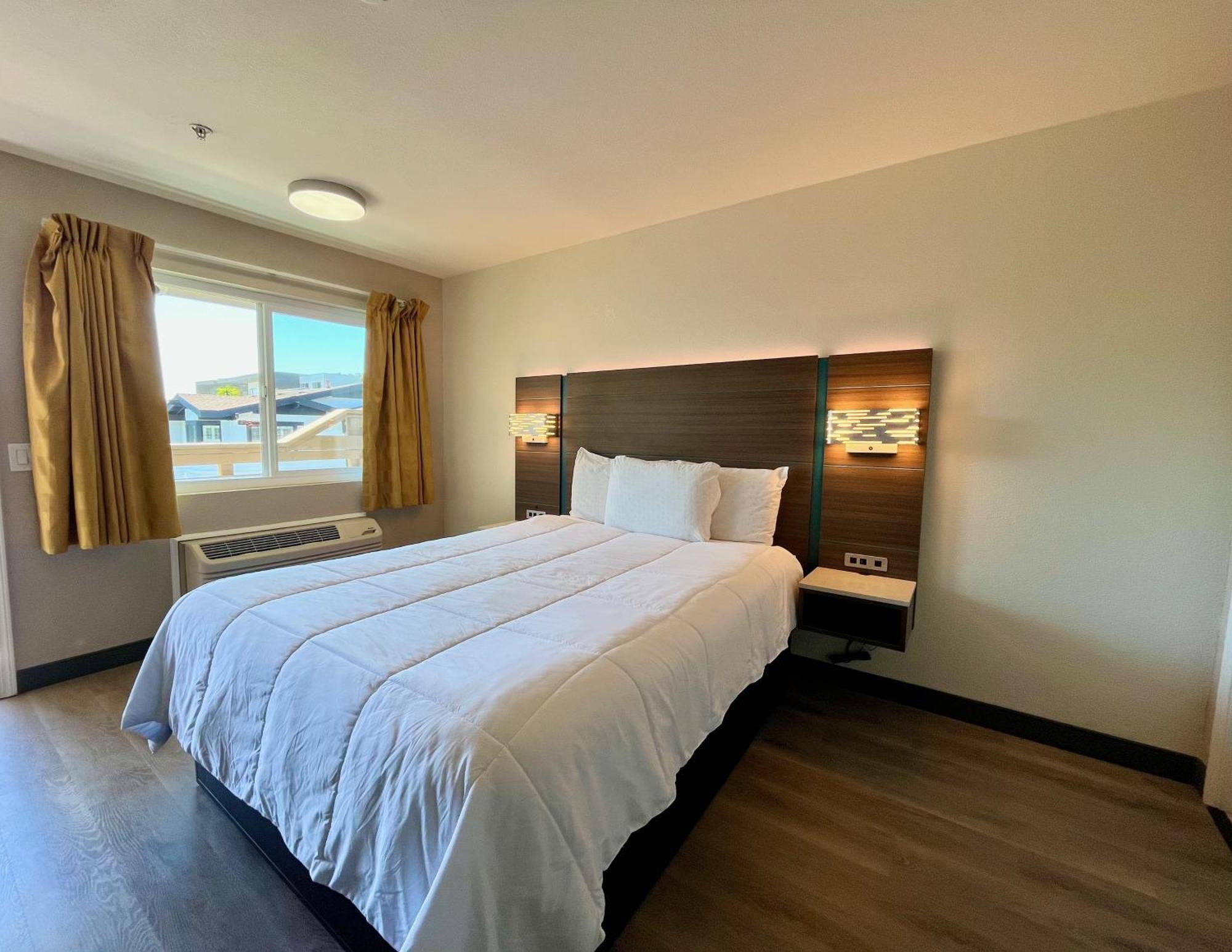 Hotel Mission *