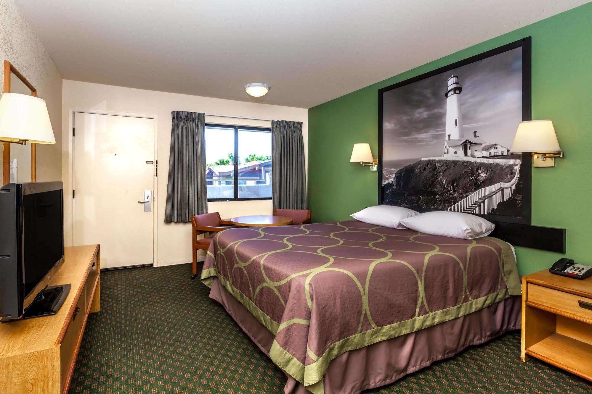Mission Hotel *